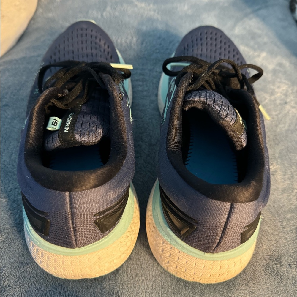 Brooks Glycerin 19 running sneaker missing insoles